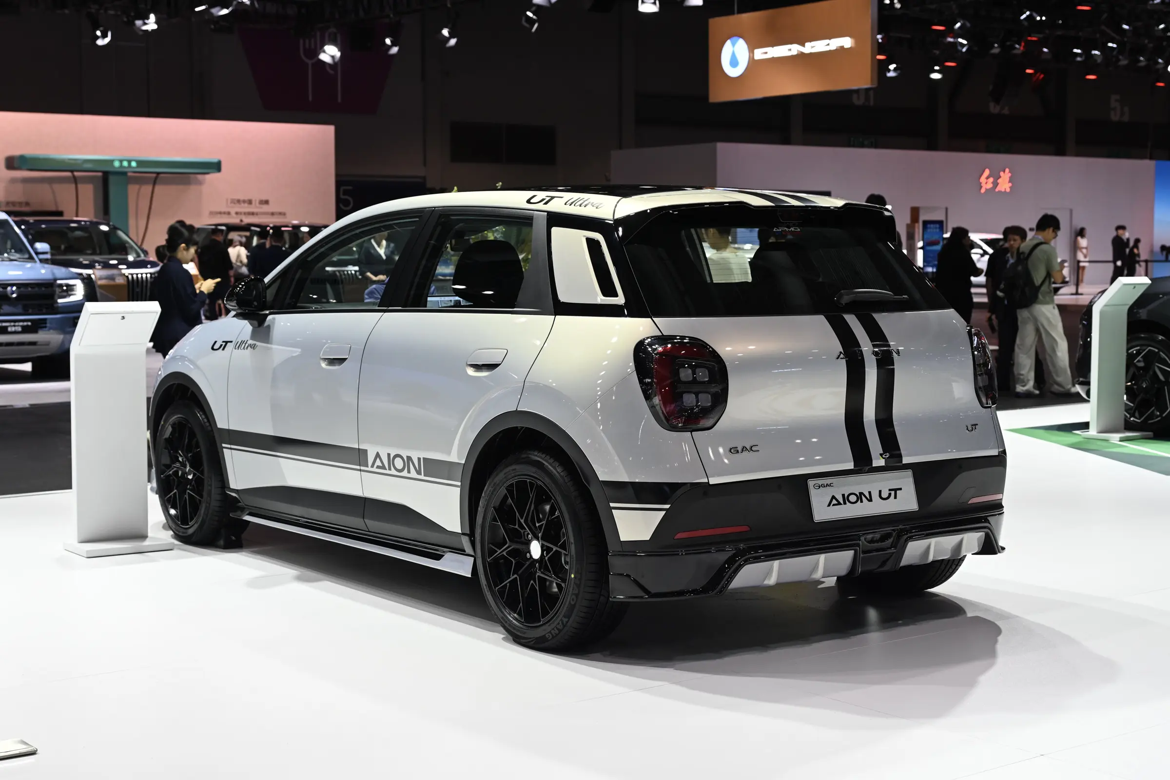 GAC Aion UT Pure EV Series - Wholesale Price & Fleet Specifications 0e4902d5fbcb427a985a1267a0c3f3ba.jpg~2508x0