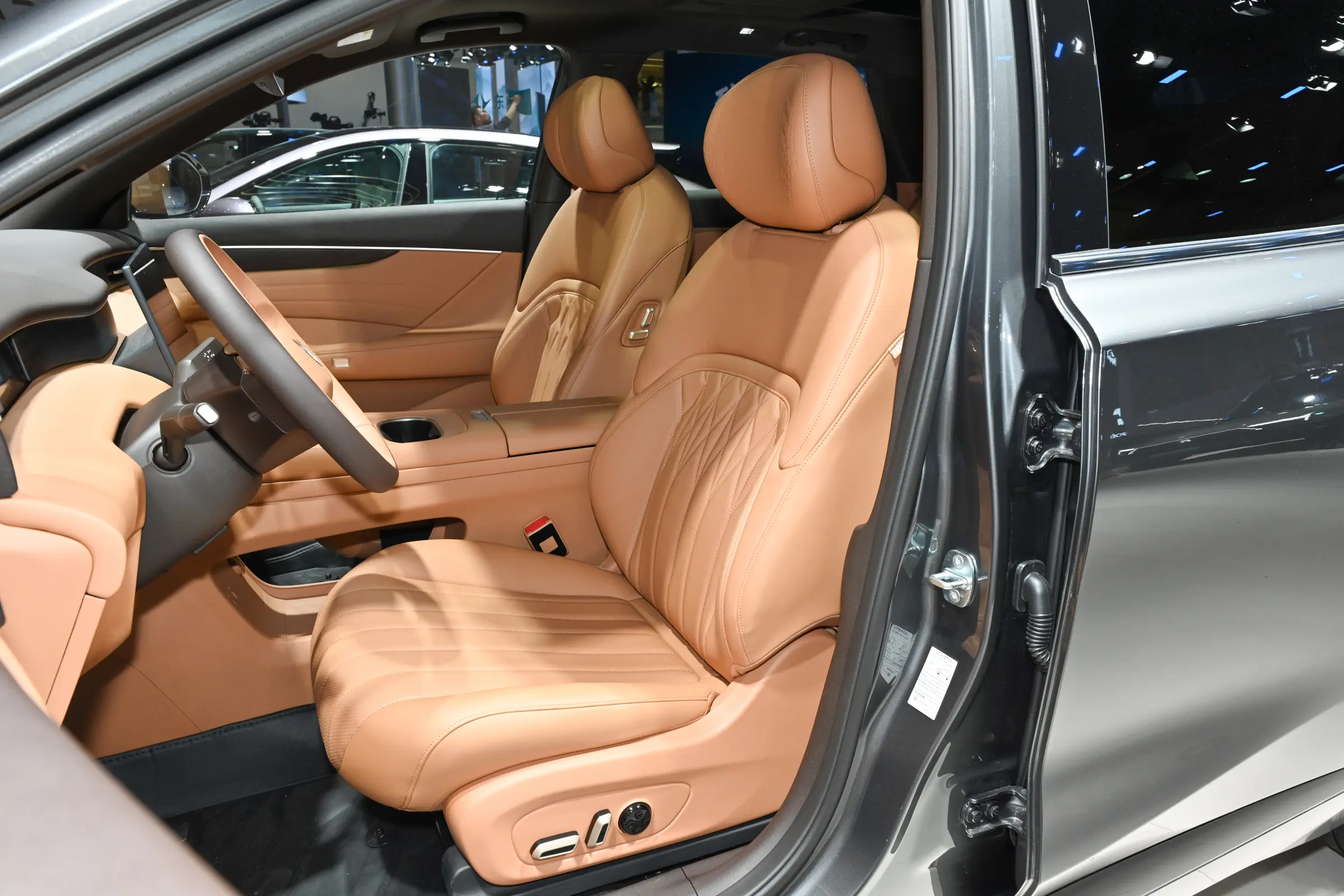 Dongfeng Aeolus L8 PHEV Series - Wholesale Price & Fleet Specifications 2890eff7ecba4d16836894c5e6138738.jpg~2508x0
