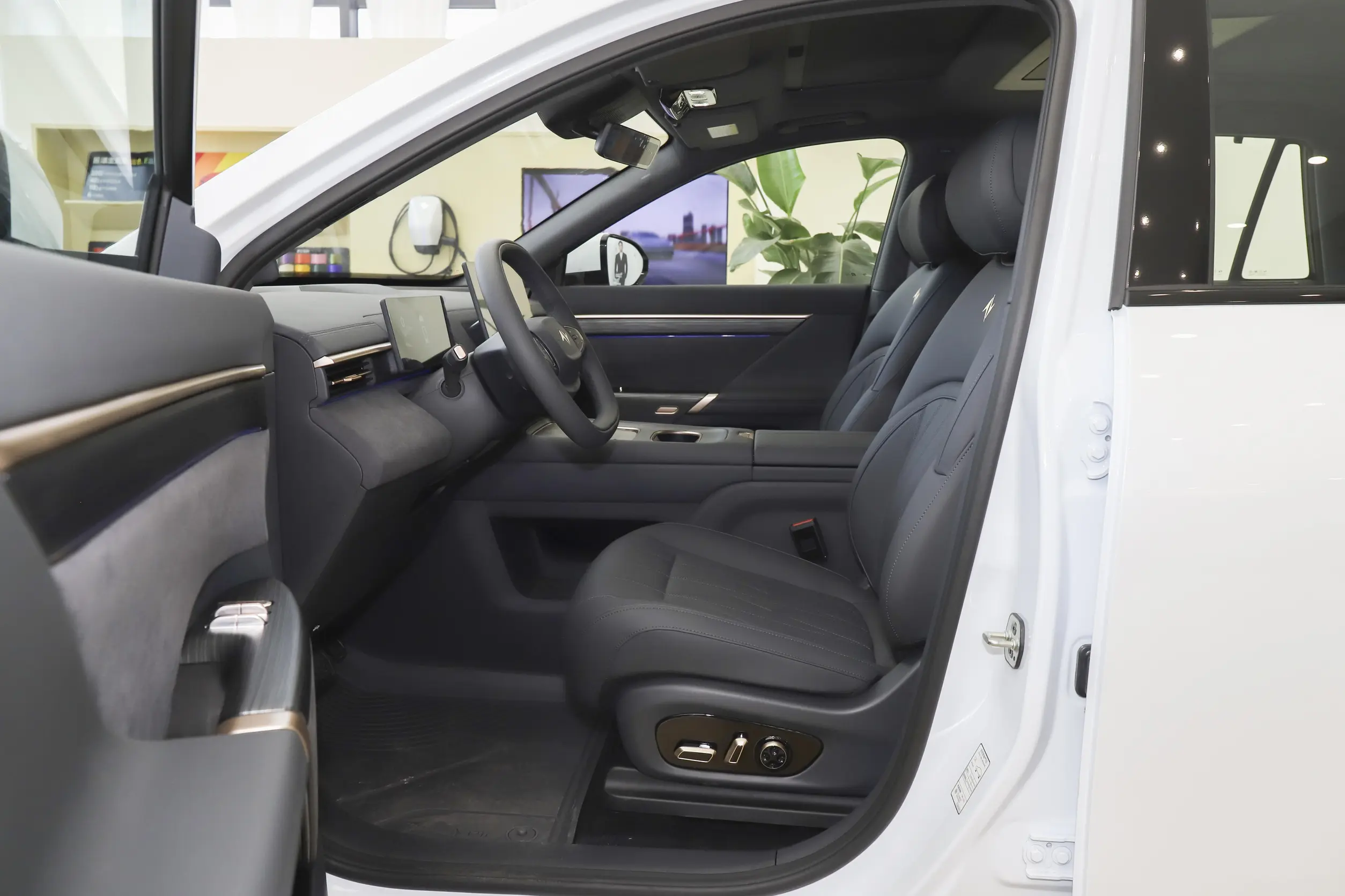 Dongfeng eπ008 EREV Series - Wholesale Price & Fleet Specifications 3aa975921d5e8d826a8ef276350f4421~2508x0