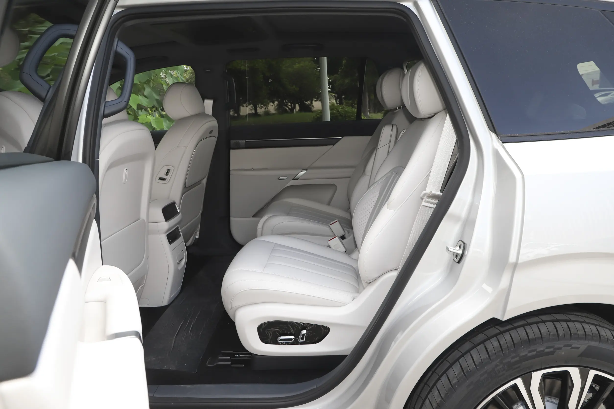 Dongfeng eπ008 EREV Series - Wholesale Price & Fleet Specifications dcp 35d6d4bd73c302b52316f6b6fda8c56a~2508x0