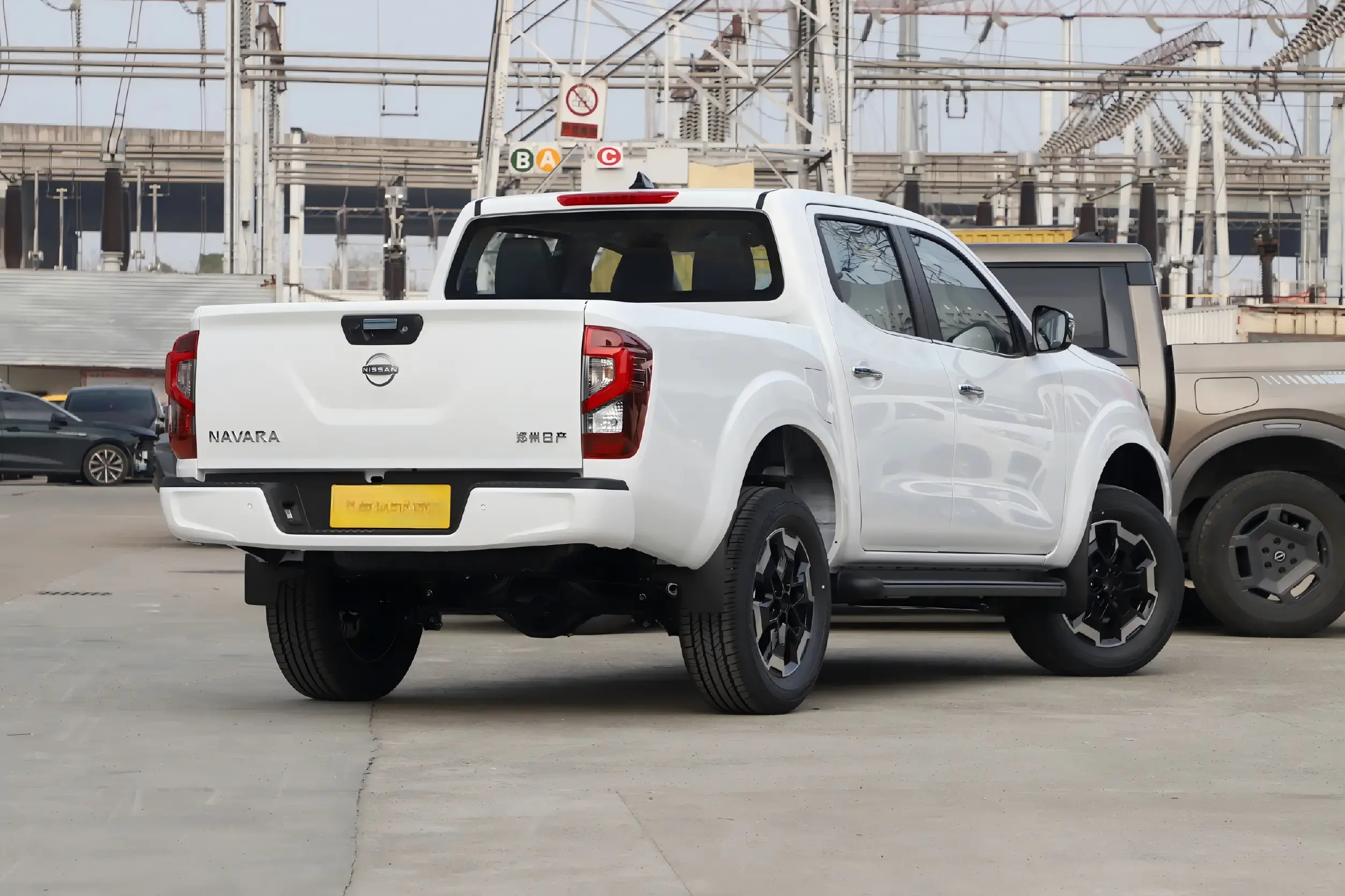 Brand-New Nissan Navara Series (Premium 4x4 Gasoline) dcp 3b8f3673afd3a5998507aaa7edcee120~2508x0