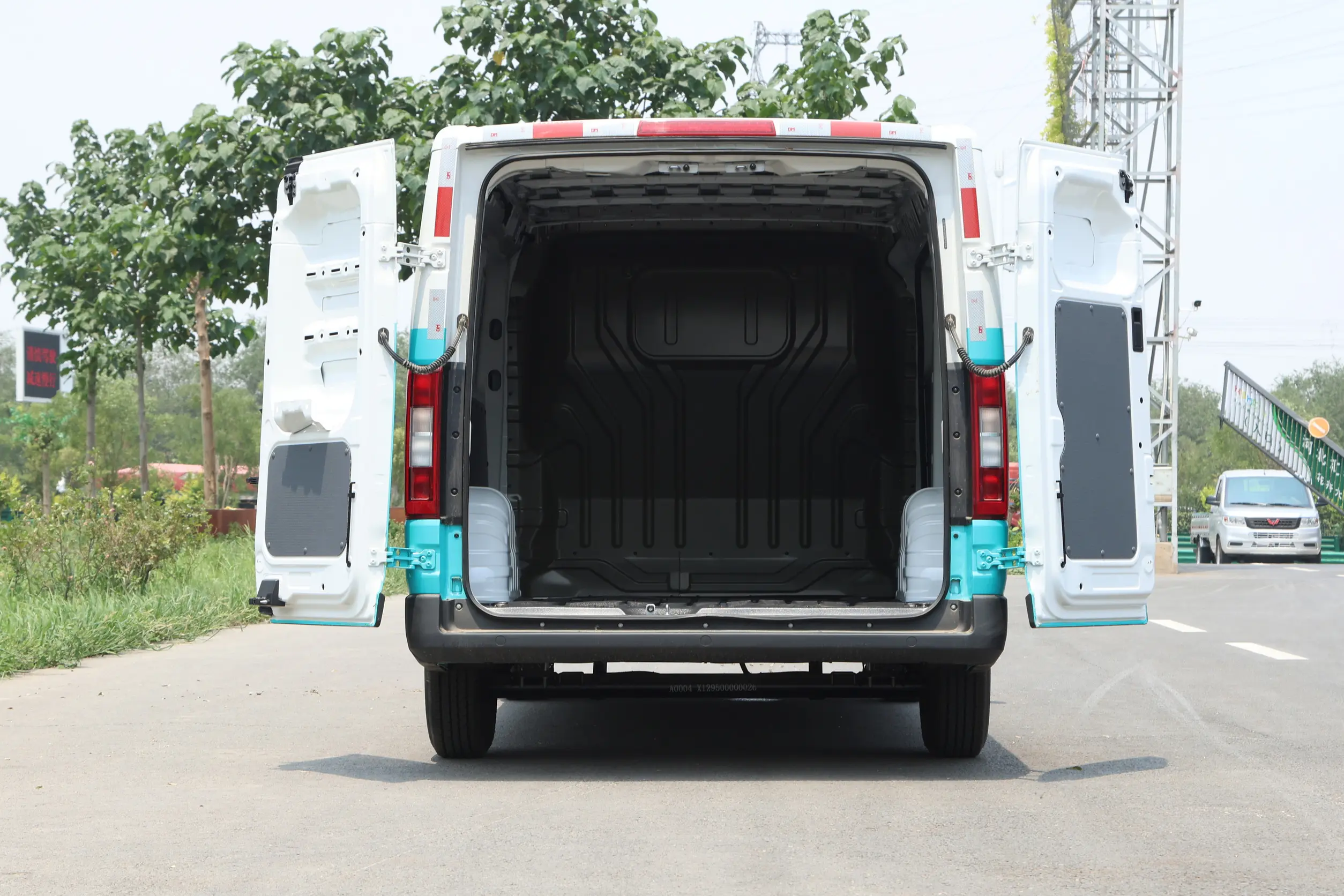 Brand-New Foton iBlue I7 Series – Next-Gen Pure Electric Commercial Fleet & Logistics Van (LHD) dcp 9330680964233393a714a0827c00c387~2508x0