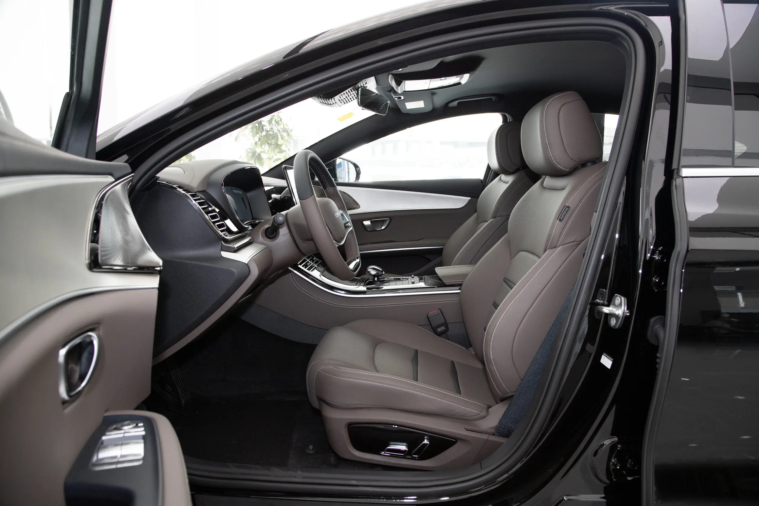 BYD e9 EV Series - Wholesale Price & Fleet Specifications dcp 9c64fc1af575f54d21697ff211271036~2508x0