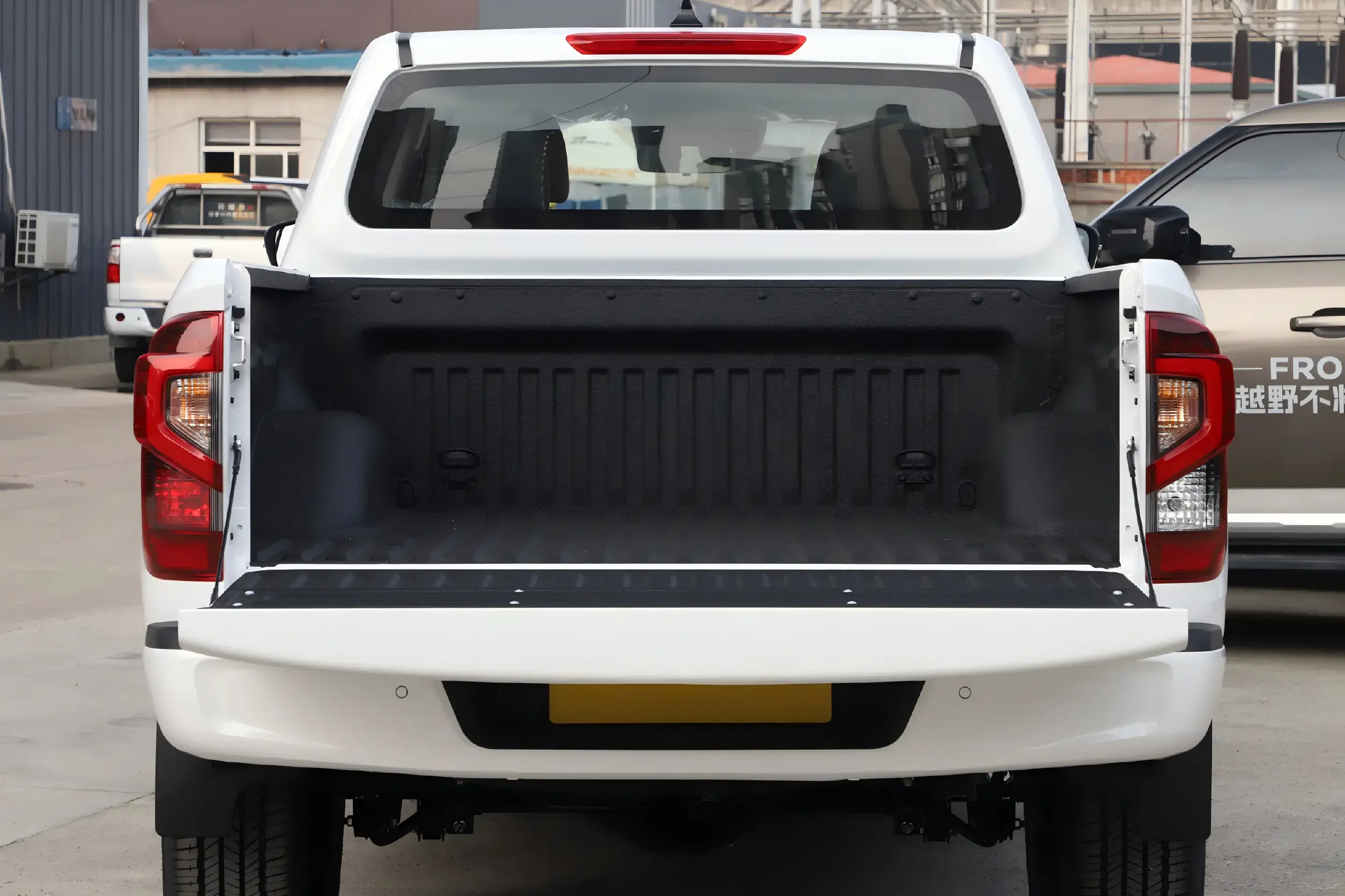 Brand-New Nissan Navara Series (Premium 4x4 Gasoline) dcp b2b73aa4b3bef7daa45f376b14f92849~2508x0