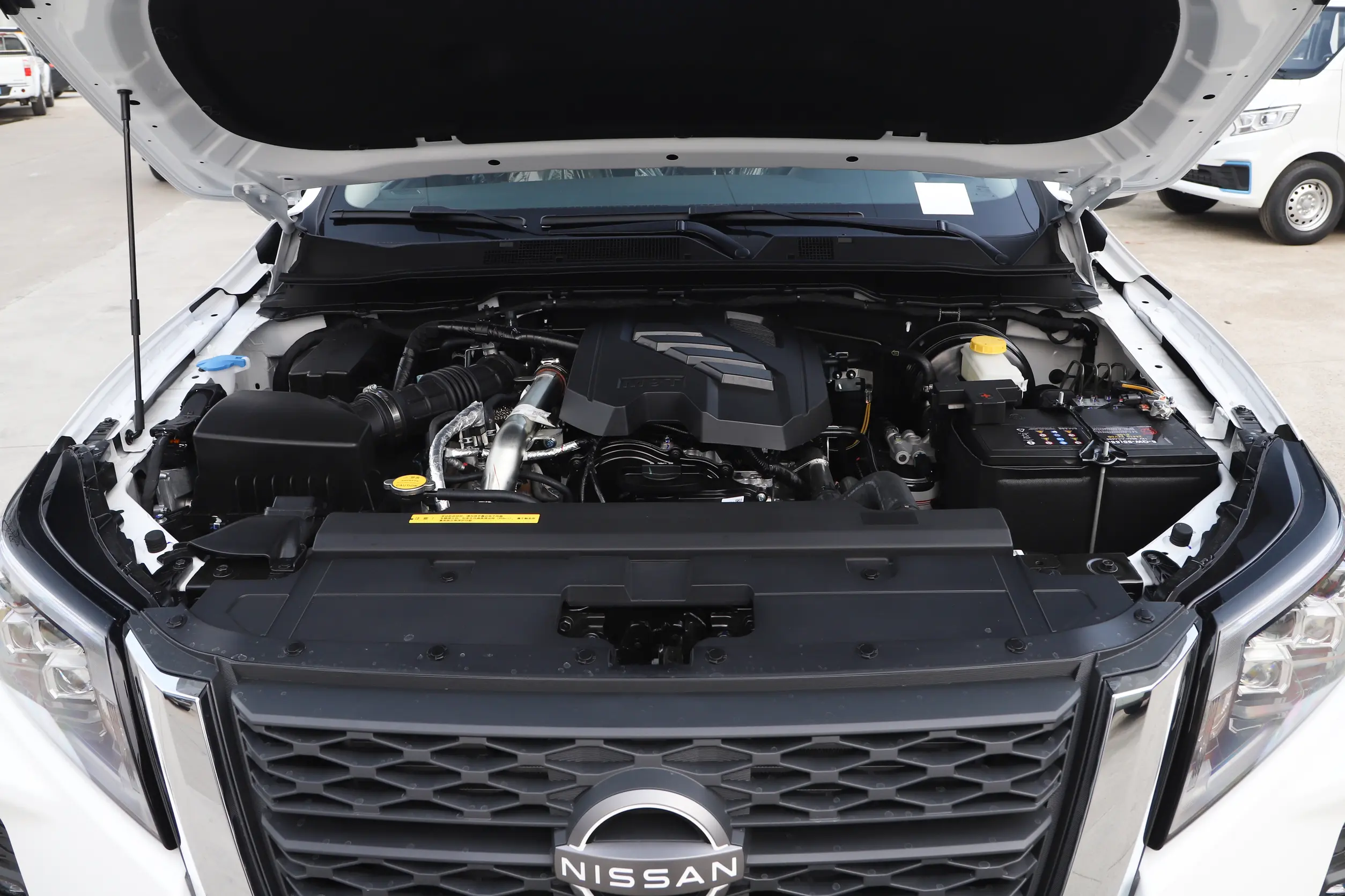 Brand-New Nissan Navara Series (Premium 4x4 Gasoline) dcp c1a49ca84bdd71e76a1ec7d2c9511431~2508x0
