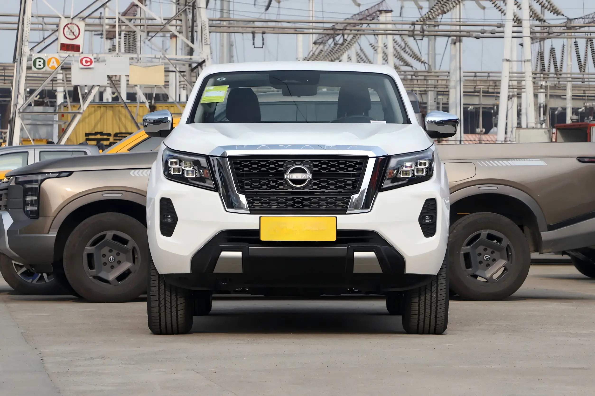Brand-New Nissan Navara Series (Premium 4x4 Gasoline) dcp fabacfdbcf2e06dd23f46d8d990732b2~2508x0