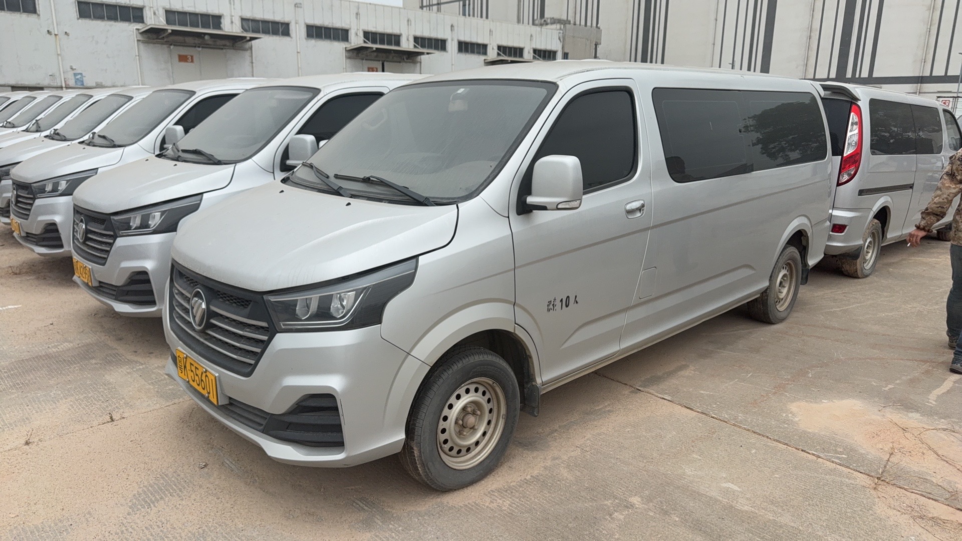 READY STOCK PASSENGER VANS – IMMEDIATE PORT LOADING foton 01
