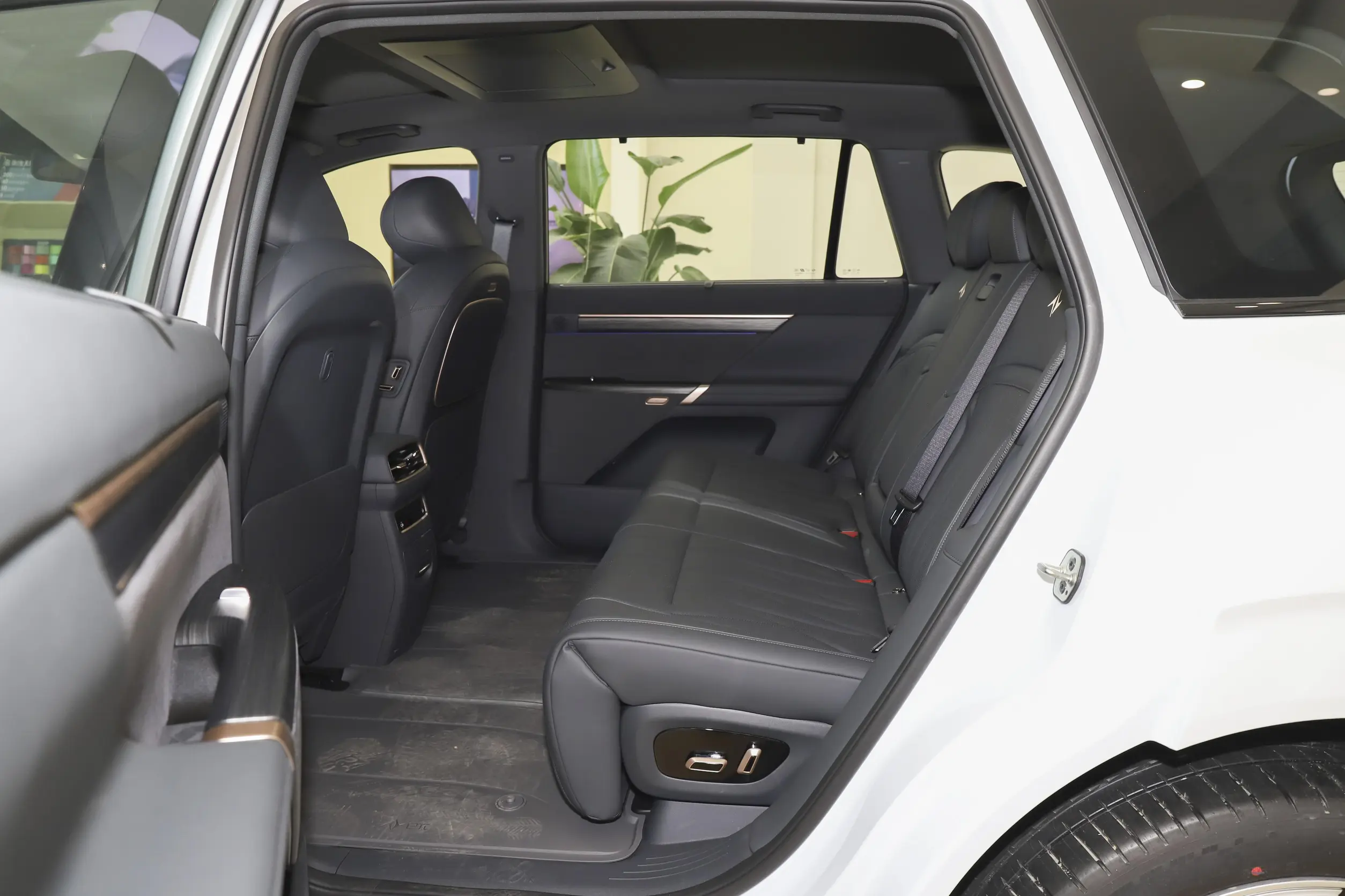 Dongfeng eπ008 EREV Series - Wholesale Price & Fleet Specifications cd61f5e8376314eeaa31b30caee6d42a~2508x0