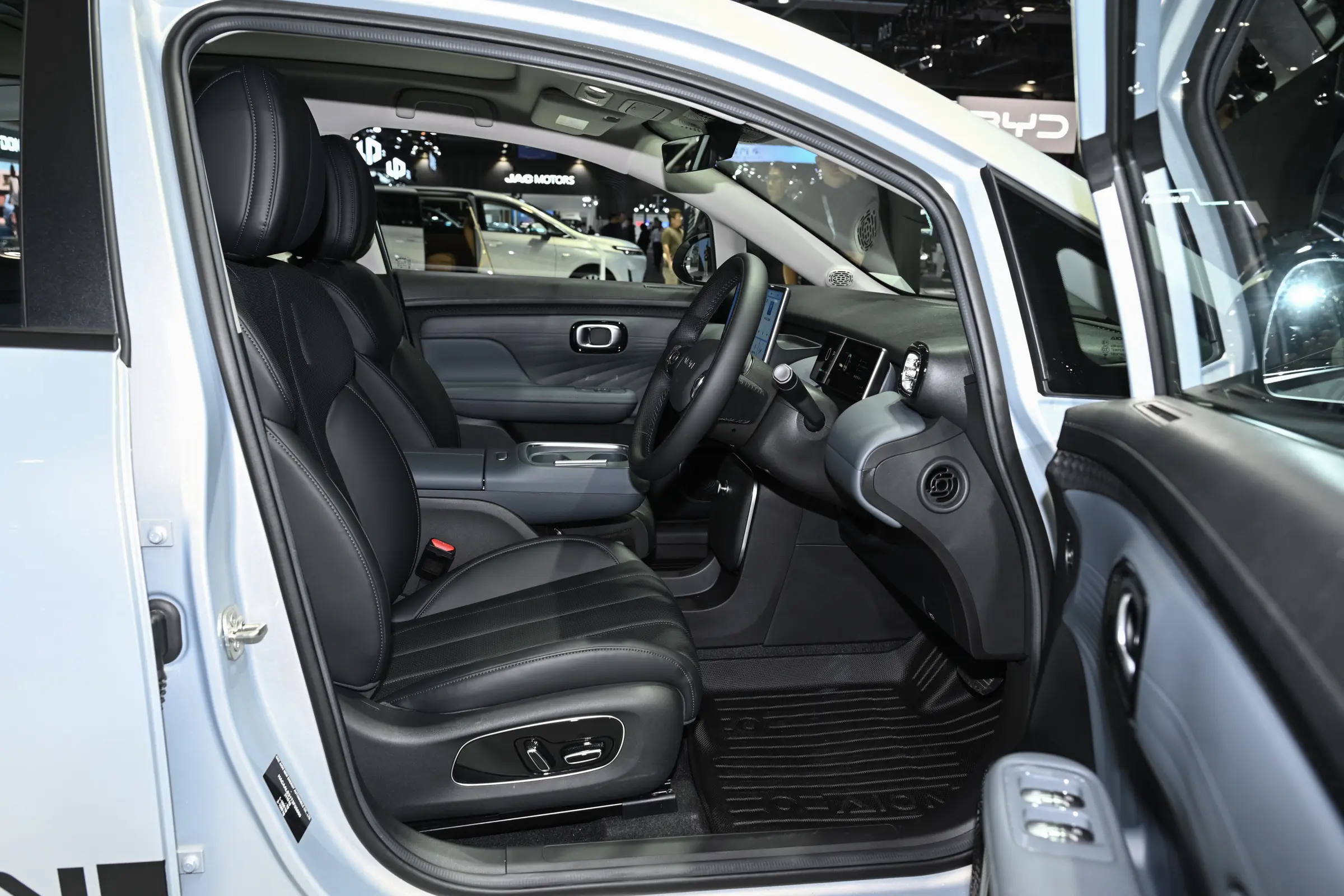 GAC Aion UT Pure EV Series - Wholesale Price & Fleet Specifications ef4e15957fd9487ea699a51cb40aa848.jpg~2508x0